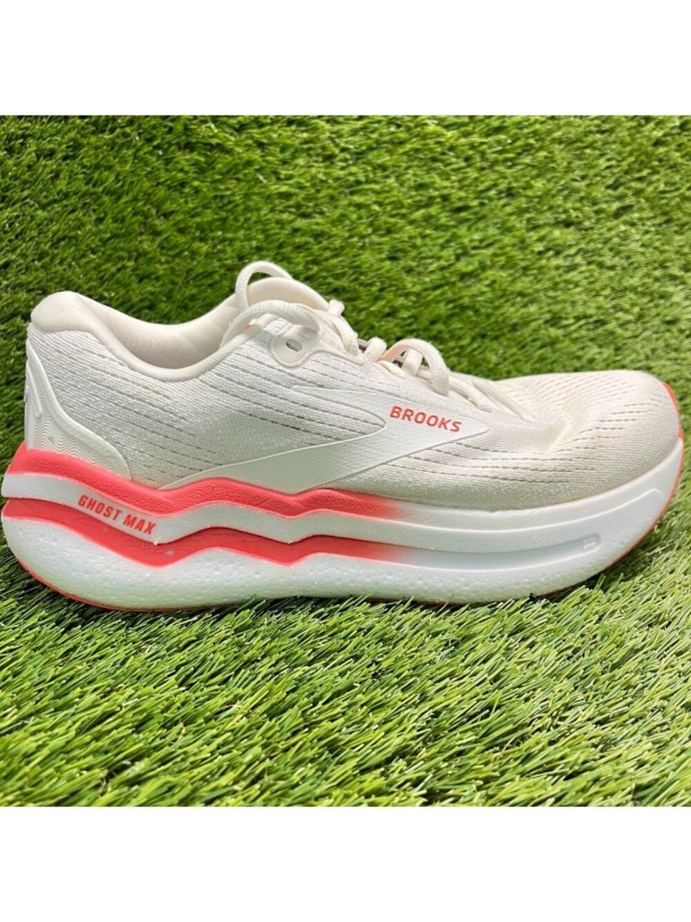 Brooks Ghost Max 2 Womens Size 9 White Pink Athletic Running Shoes Sneakers